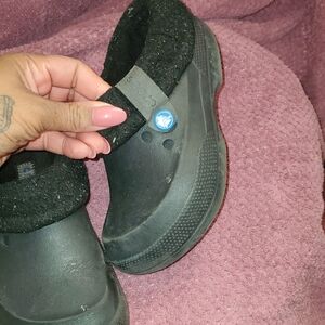 Kids Crocs Black Fuzzy Lined Clogs